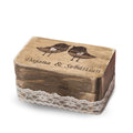 Personalisierte Ringbox aus Holz mit Namen und Vogelmotiv