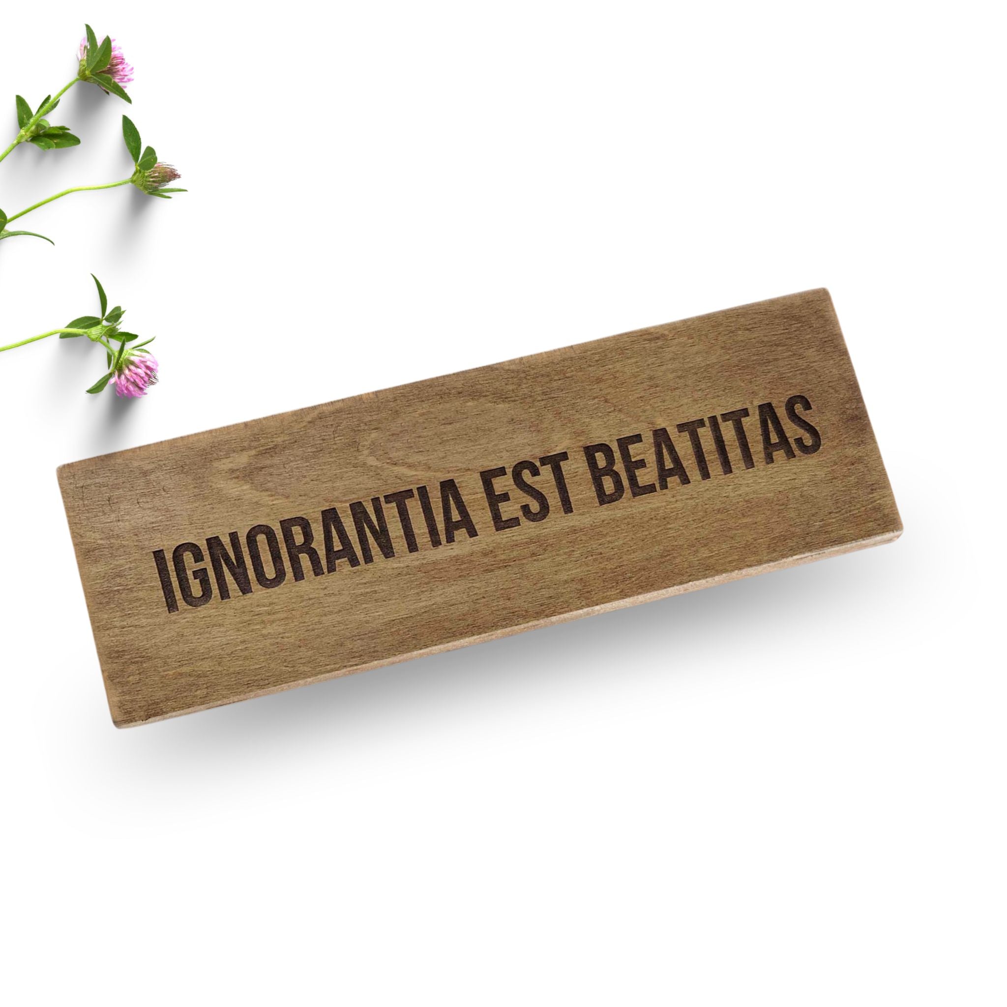 Gestalte ein persönliches Holzschild mit deinem eigenen Text
