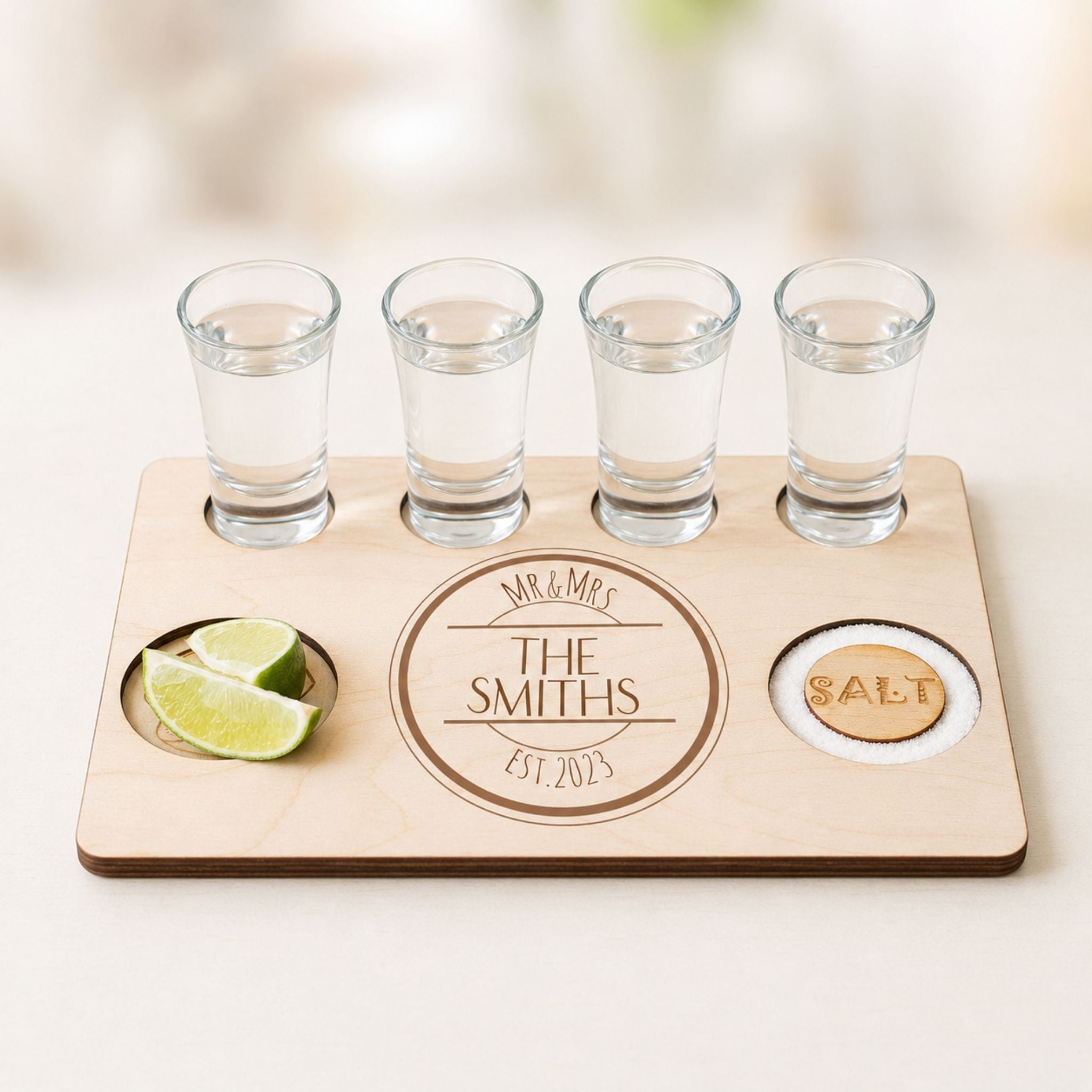 Personalisiertes Tequila-Tastingbrett aus graviertem Sperrholz. Mit Namen