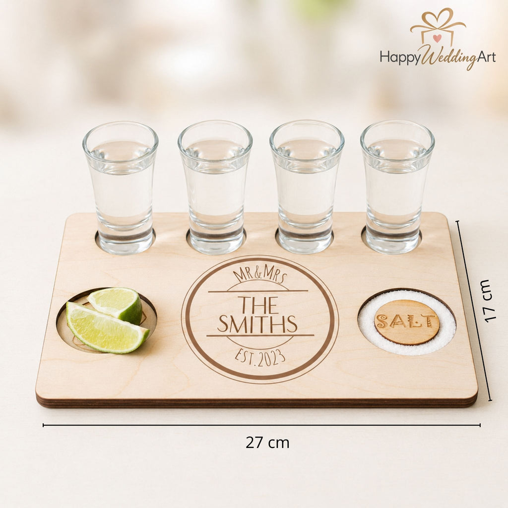 Graviertes Tequila-Tastingbrett mit eingesetzten Shotgläsern