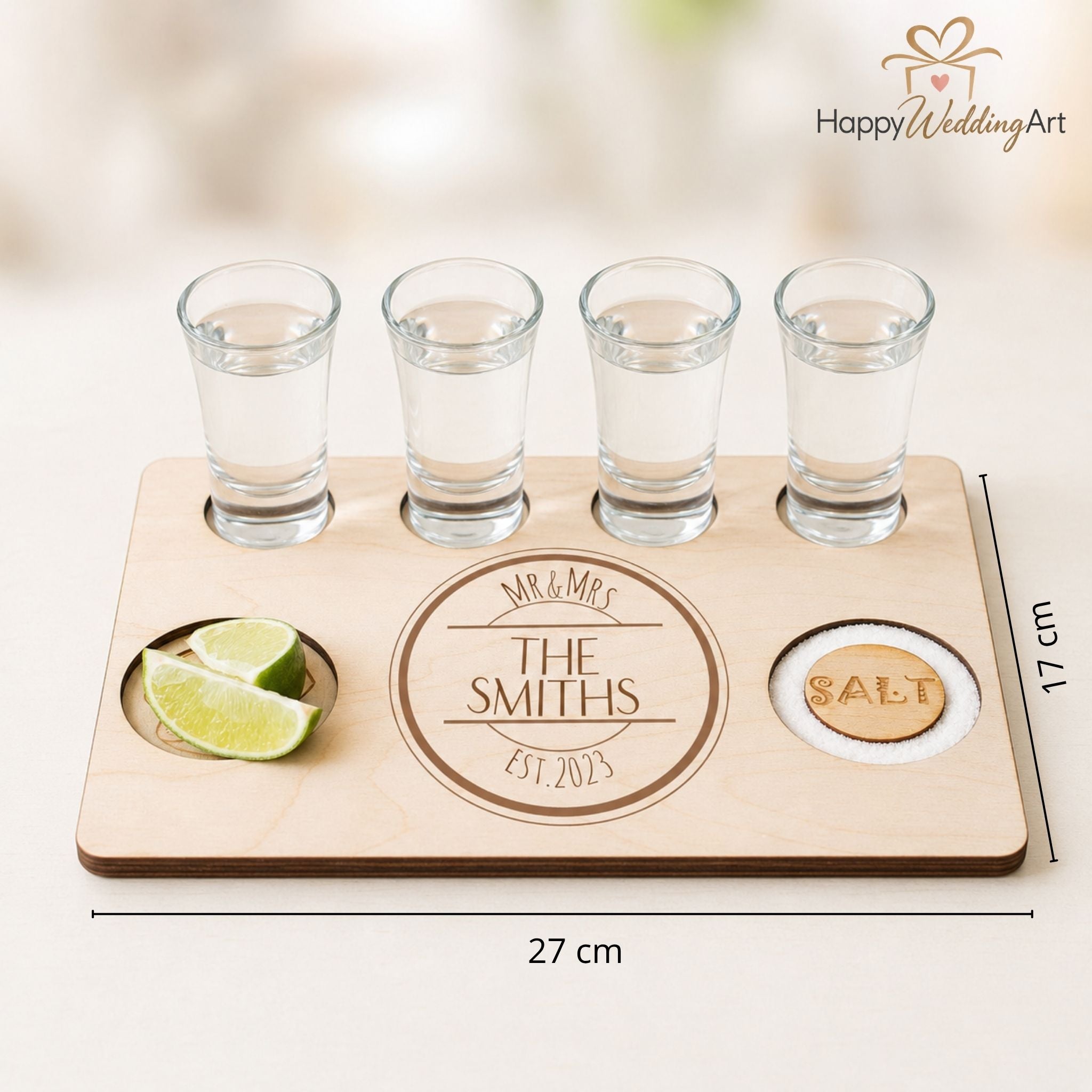Graviertes Tequila-Tastingbrett mit eingesetzten Shotgläsern