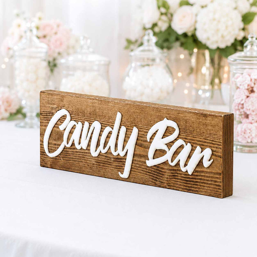 Candy-Bar-Schild als Tischdekoration für eine Hochzeit