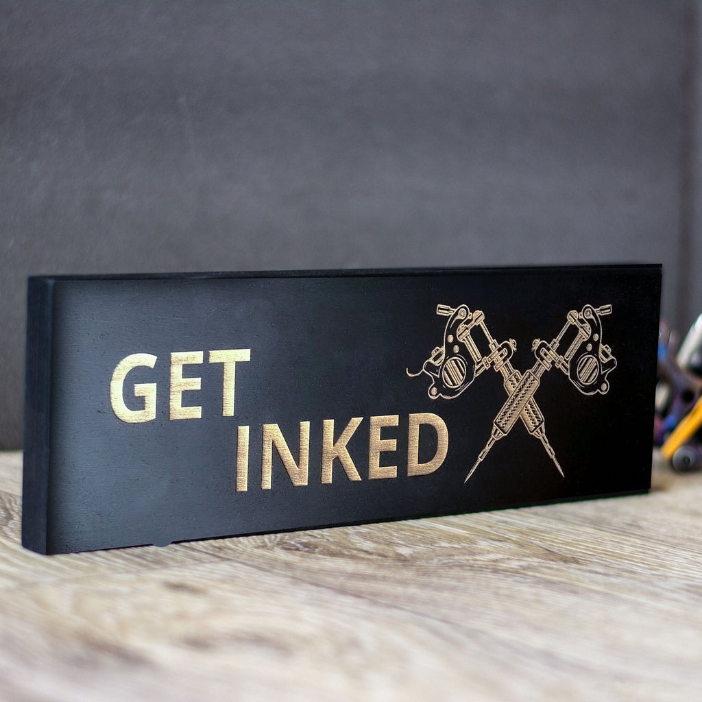 Handgefertigtes Tattoostudio-Schild „Tipping Encouraged“ – Produktansicht 3