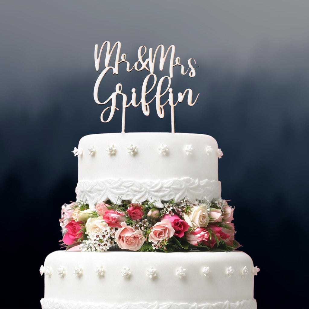 Personalisierter Hochzeitstorten-Topper „Mr & Mrs“ aus Holz – Produktansicht 6
