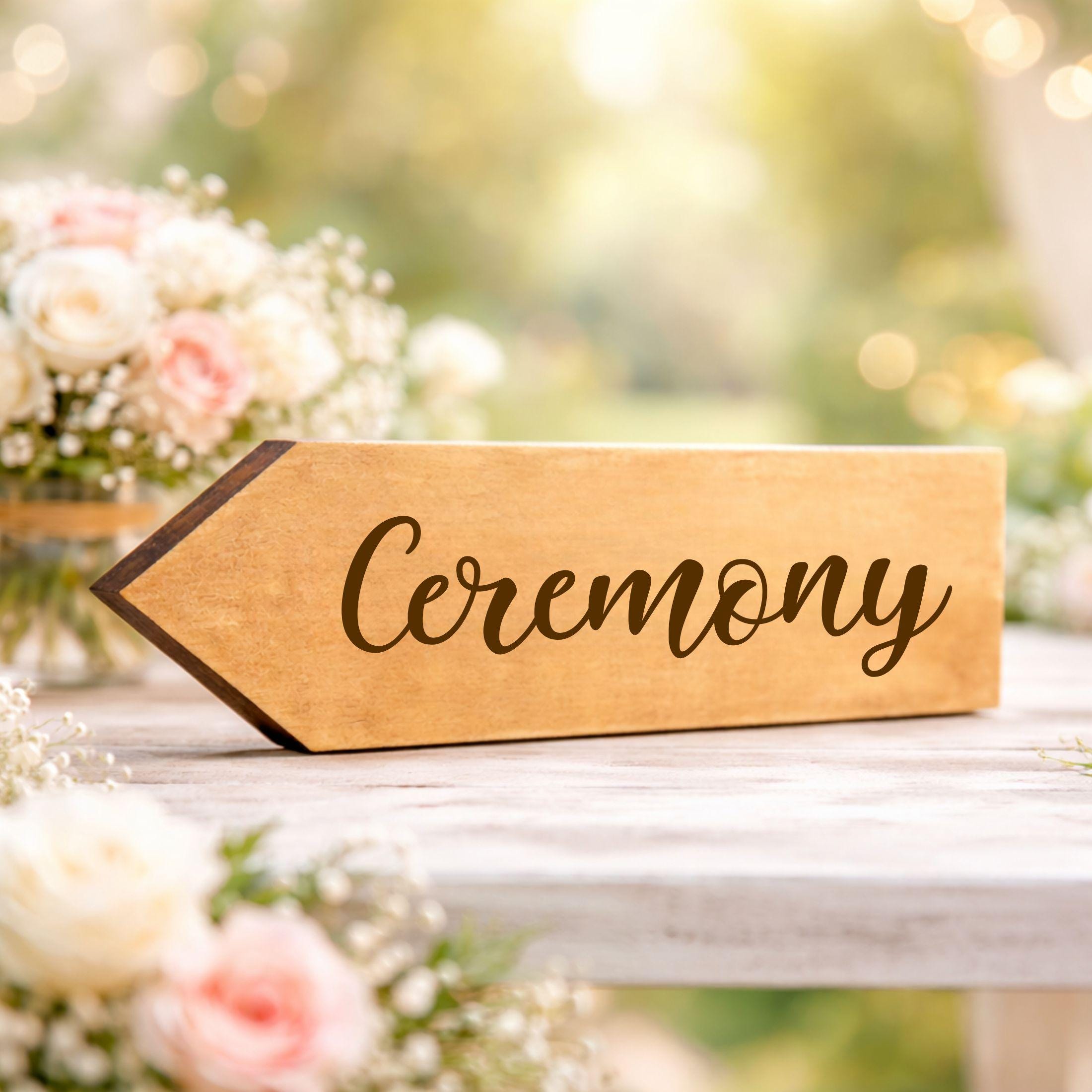 Personalisierter Holzpfeil zur Hochzeit mit den Maßen 30 × 10 × 2 cm
