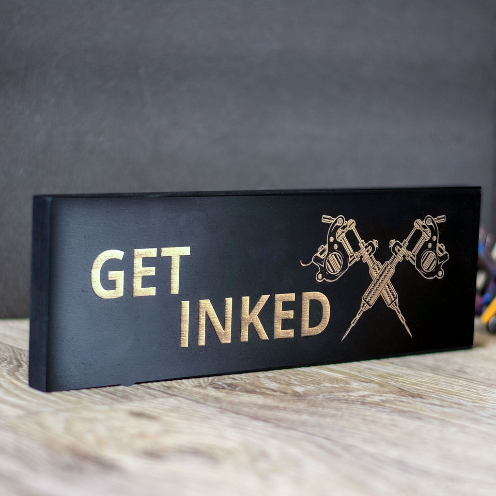 Holzschild Tattoostudio
Tattoo Schild
Personalisiertes Holzschild
Schild mit Wunschtext